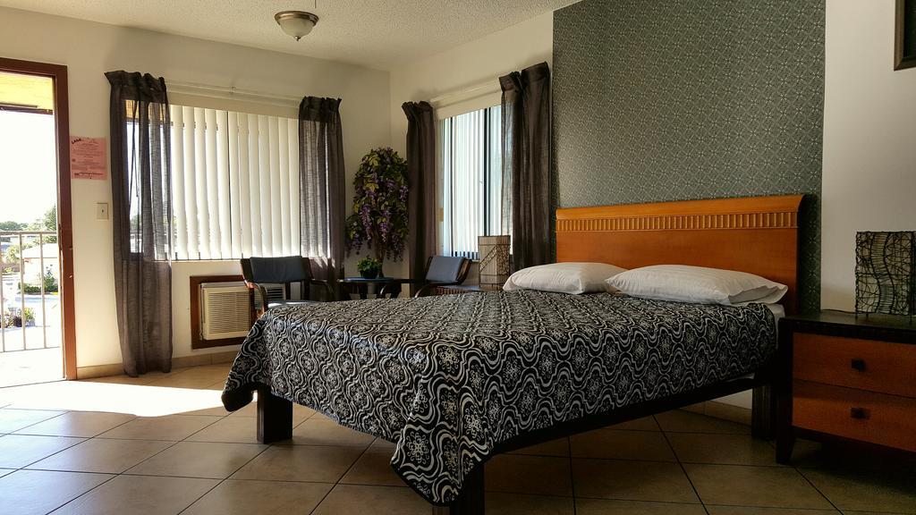 Lago Motor Inn Лейк-Уорт Экстерьер фото
